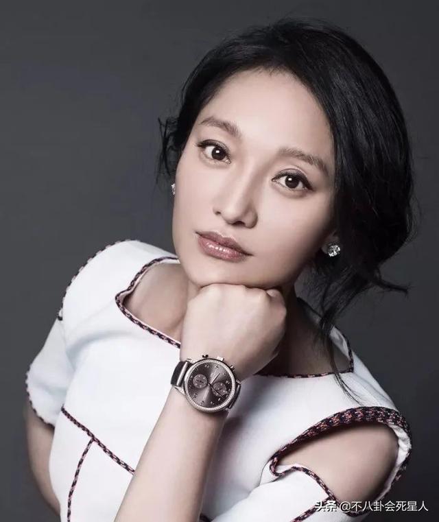 精修的是神颜,生图满脸痘,痘坑、黑眼圈、长斑,明星没那么美