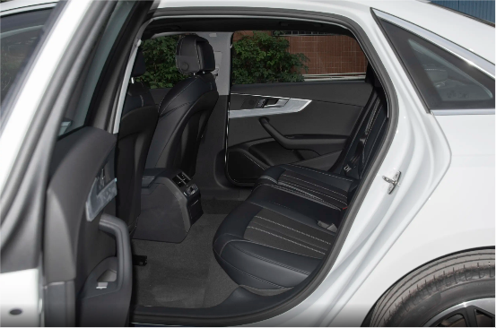 奥迪A4L:我都降到19万了,全系2.0T,为何你们还看宝马3系?