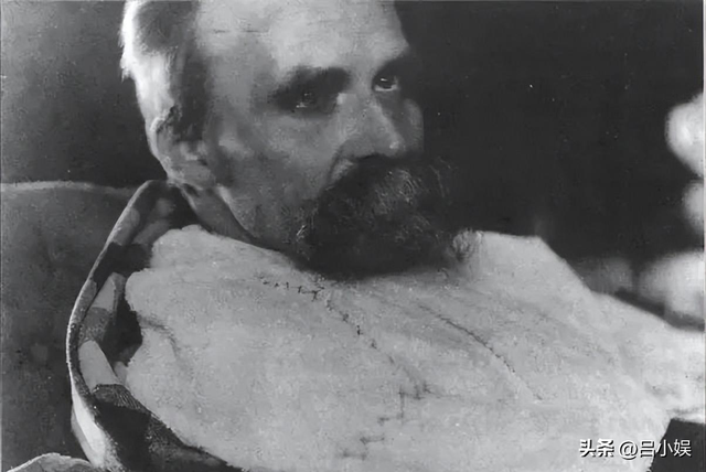 罕见照片:日本女人竟如此开放大胆,女学生脱光衣服全身赤裸上课