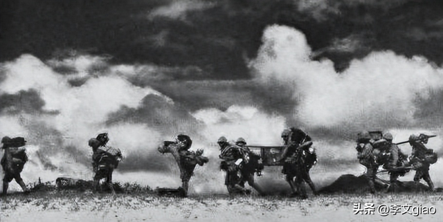 20张屈辱照片:德国女犯一丝不挂被枪决,被拍卖的大胸女人