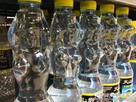 椰树牌椰汁的新包装又被喷了!又是大胸美女,又是这么污!