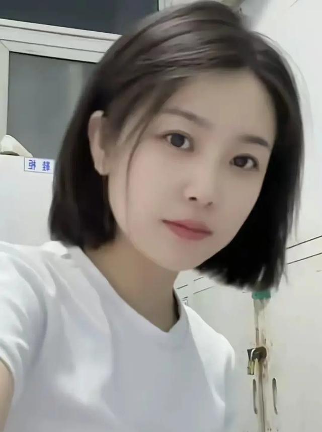 绝了!四川一美女护士走红,颜值惊艳众人,网友:科室不会打架吧