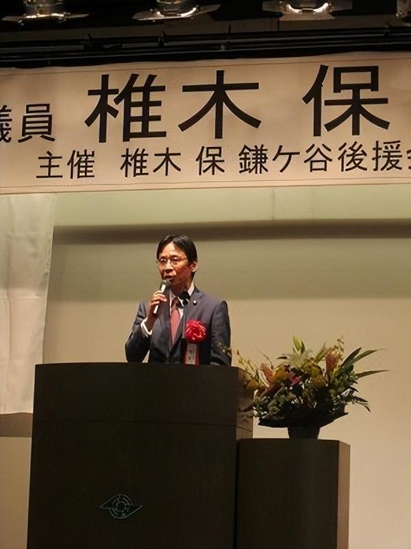 日本58岁前议员侵犯初中女生,判缓刑惹众怒,被曝曾是中小学老师