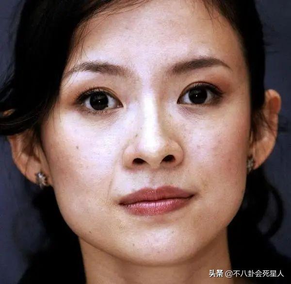 精修的是神颜,生图满脸痘,痘坑、黑眼圈、长斑,明星没那么美