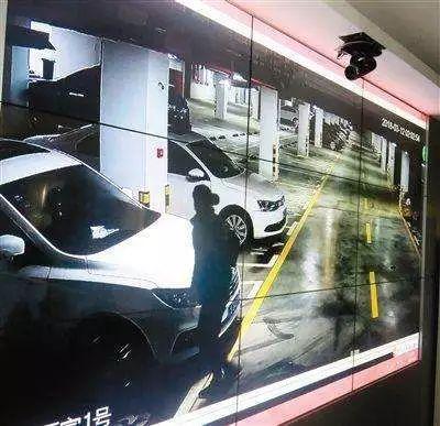 在车上亲热被人拍成视频在网上散播,更要命的是……网友:泄露隐私更可恶