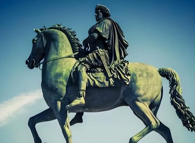 中世纪欧洲贵妇有多“脏”?在裙子里大小便,粪便和尿液无处不在