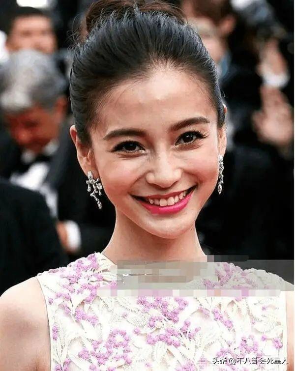 精修的是神颜,生图满脸痘,痘坑、黑眼圈、长斑,明星没那么美