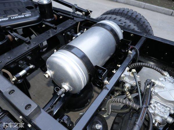 国六130马力,拒绝花哨注重实用性,时风风顺轻卡真不赖