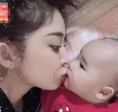 古力娜扎涂口红亲吻小侄女嘴巴引热议,以后别再亲嘴啦