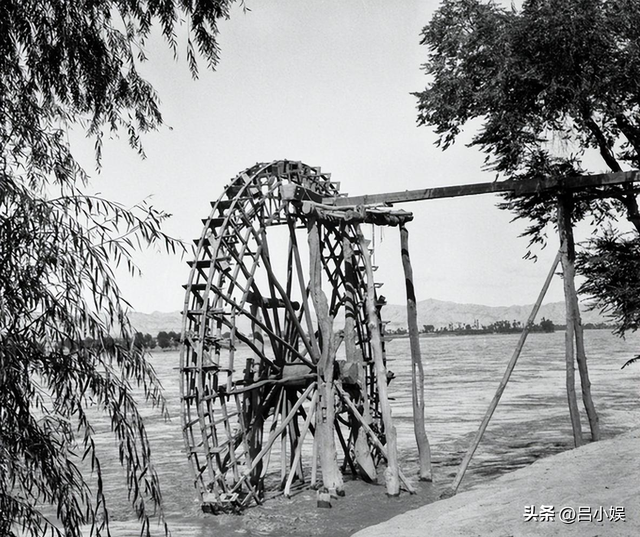 罕见照片:日本女人竟如此开放大胆,女学生脱光衣服全身赤裸上课