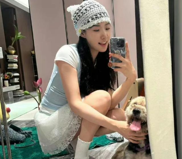 看吐了!耳屎、头屑、油头,就没见过这么邋遢的女明星!