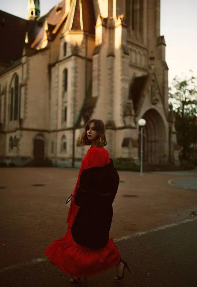 瑞士美女摄影师科夫蒂尼自拍人体私房照,绝美的光影艺术