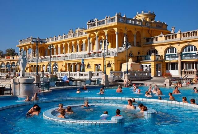 中世纪欧洲贵妇有多“脏”?在裙子里大小便,粪便和尿液无处不在