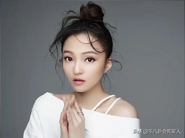 精修的是神颜,生图满脸痘,痘坑、黑眼圈、长斑,明星没那么美