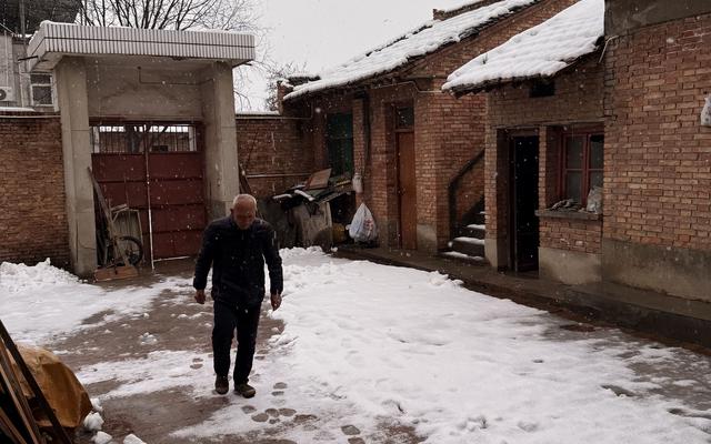 新闻8点见丨千里骑行后,父亲的“心事”;北京新春游园会攻略来啦