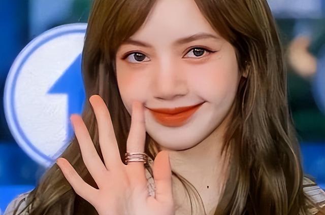 Lisa被指丰臀过度,盲目追求欧美风比例失调,还没被豪门男友承认