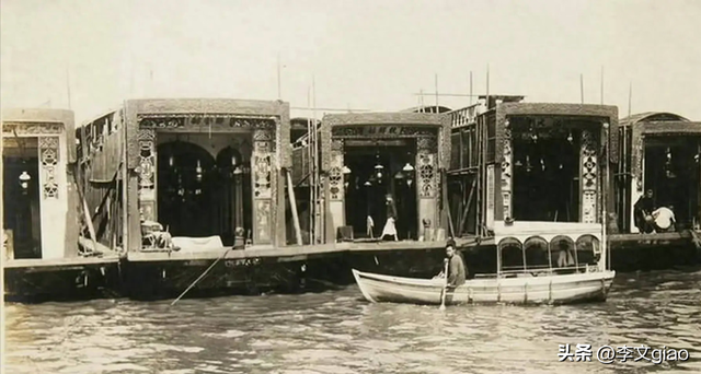 20张屈辱照片:德国女犯一丝不挂被枪决,被拍卖的大胸女人