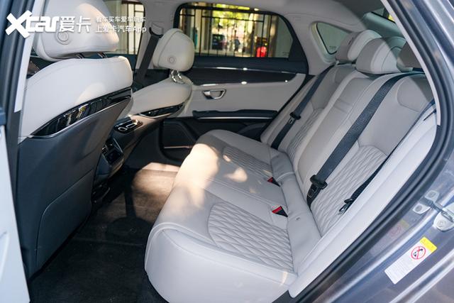 红色太土,棕色显老?比亚迪汉现在可以选浅色内饰了