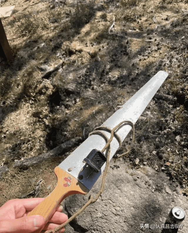 卑鄙龌龊老照片:青楼女子妖娆多姿,妇女露胸喂奶被孩子撕扯衣服