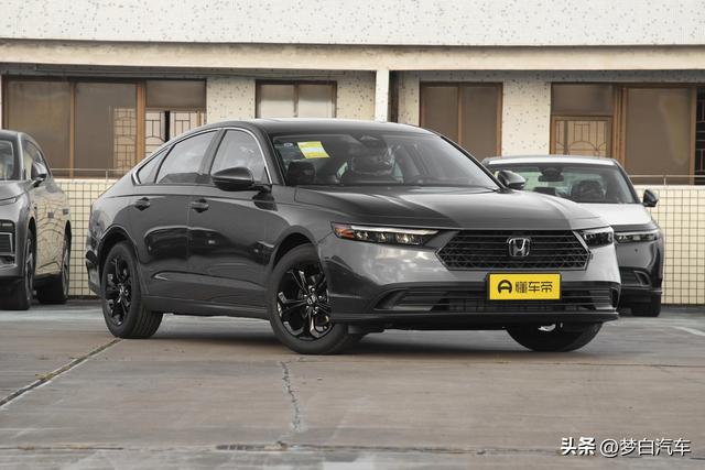 太惨了!燃油车又开始大降价,思域朗逸降幅超35%,雅阁不足12万