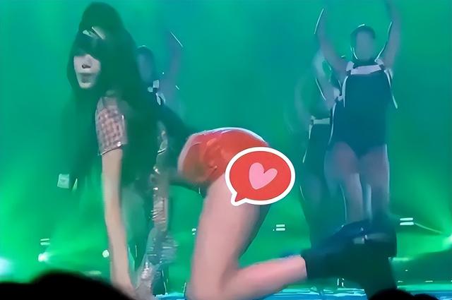 Lisa被指丰臀过度,盲目追求欧美风比例失调,还没被豪门男友承认