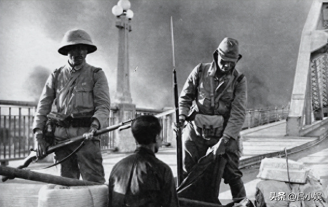 罕见照片:日本女人竟如此开放大胆,女学生脱光衣服全身赤裸上课