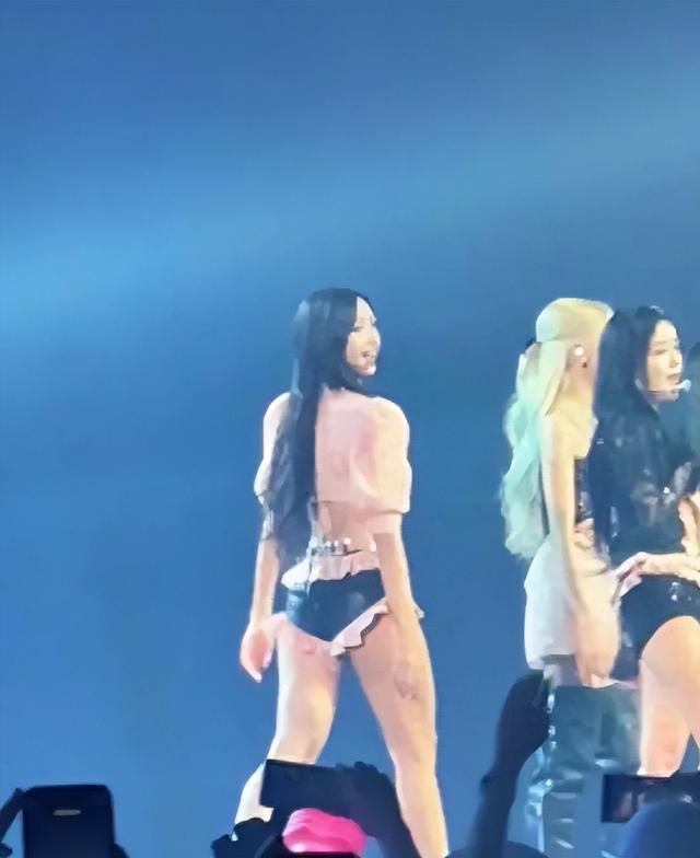 Lisa被指丰臀过度,盲目追求欧美风比例失调,还没被豪门男友承认