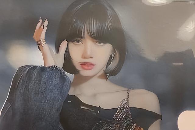 Lisa被指丰臀过度,盲目追求欧美风比例失调,还没被豪门男友承认