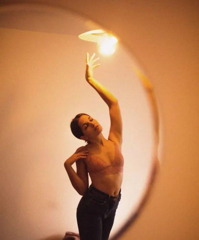 瑞士美女摄影师科夫蒂尼自拍人体私房照,绝美的光影艺术