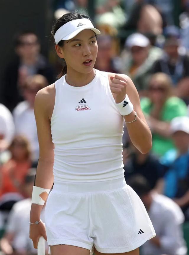 网球运动员几乎都是美女?郑钦文上榜,俄罗斯占一半