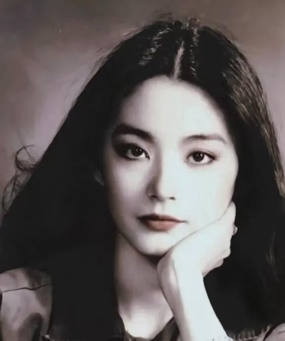 东南亚第一美女,林青霞巅峰时期颜值,美的不可方物