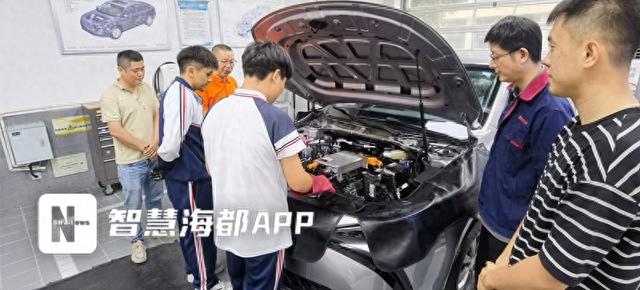 太抢手!福州新能源车汽修工成“香饽饽”