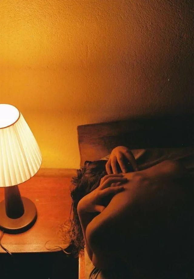 瑞士美女摄影师科夫蒂尼自拍人体私房照,绝美的光影艺术