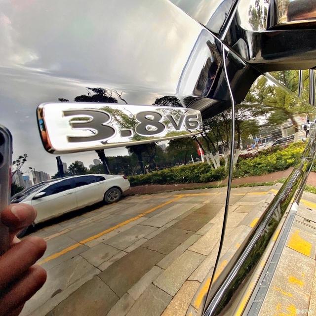 落地70万,老款帕杰罗用车分享,车主:四驱很不错,城市油耗14L