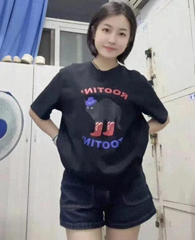 绝了!四川一美女护士走红,颜值惊艳众人,网友:科室不会打架吧