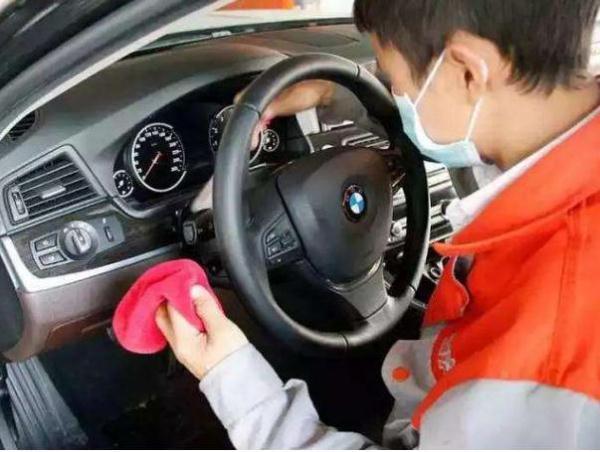 汽车内饰太脏可咋办!学会这几招,自己也能清理,干净又省钱