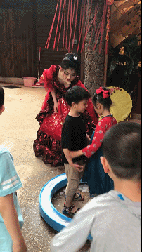 爆笑时刻!网吧推出小姐姐“陪玩游戏”服务,生意不火都不可能