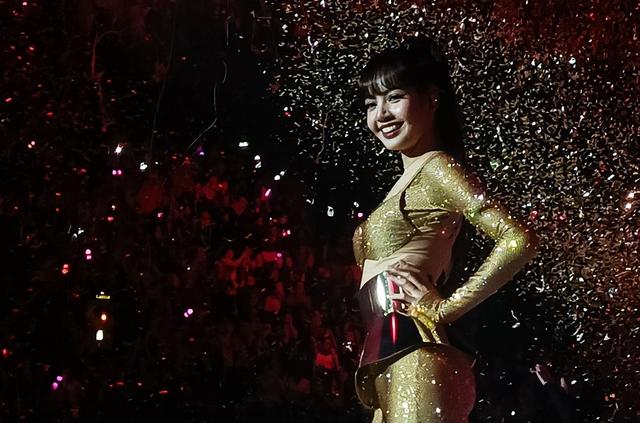 Lisa被指丰臀过度,盲目追求欧美风比例失调,还没被豪门男友承认