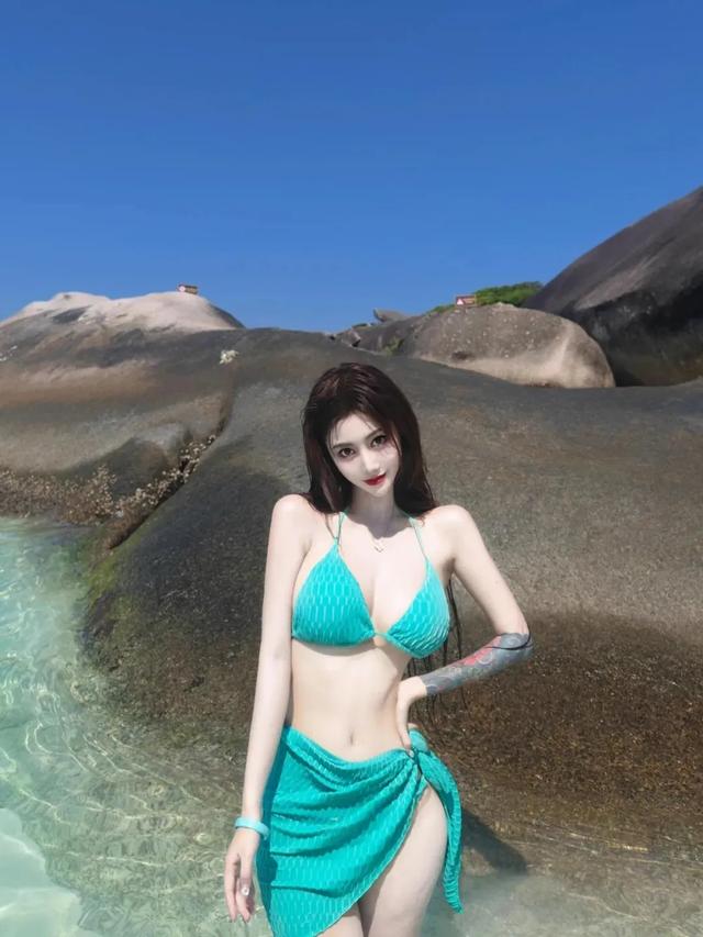 海滨风情:比基尼美女的浪漫写真