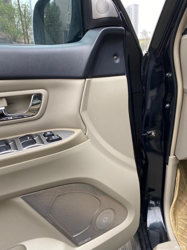 落地70万,老款帕杰罗用车分享,车主:四驱很不错,城市油耗14L