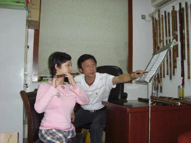 90后湖北轮椅美女:独居,超酷