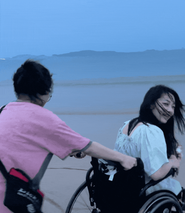 90后湖北轮椅美女:独居,超酷