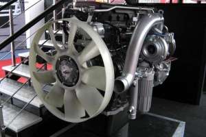 小汽车耗油量(车子到底怎么开最省油？学好这几点，月月帮你省油钱)