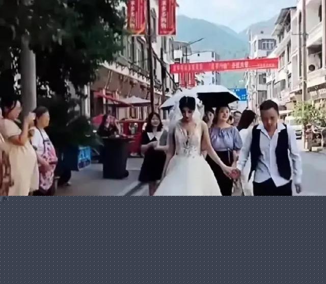 重庆小伙儿喜迎斐济美娘子