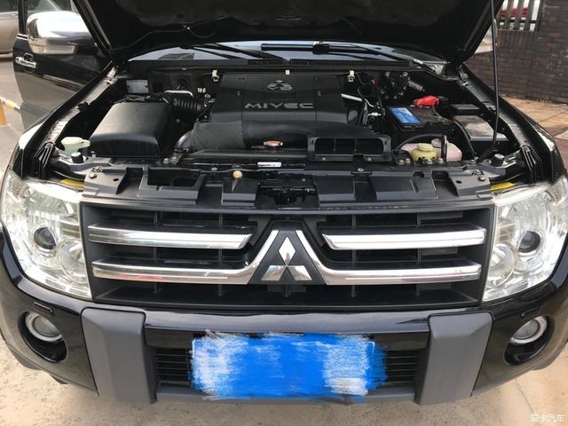 落地70万,老款帕杰罗用车分享,车主:四驱很不错,城市油耗14L