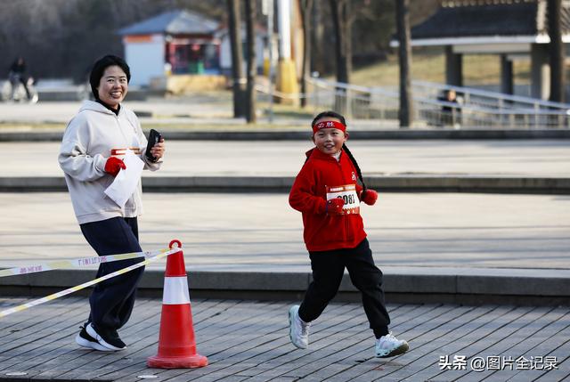 山西临汾:长城小勇士 赛道竞风流