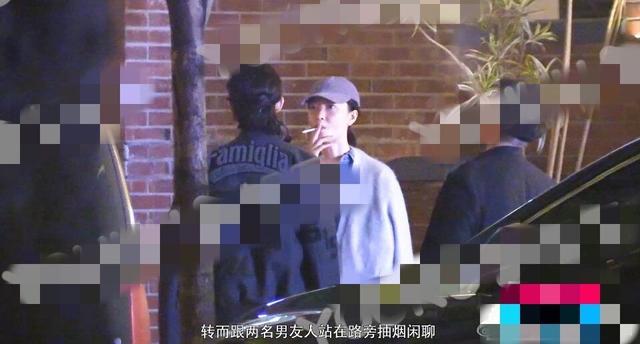 超模杜鹃深夜路边抽烟,吞云吐雾动作熟练,与男友人热聊好娇羞