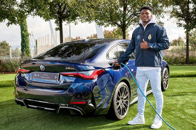 免费使用1年!皇马全队喜提宝马新车,女足22人也都有份