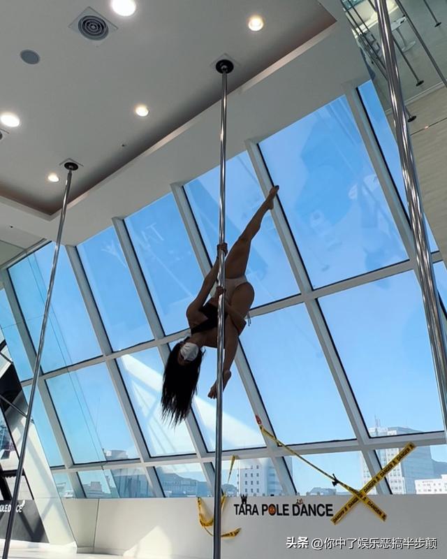 韩国52岁女星跳钢管舞曼妙性感身材引热议,网友:完全就是少女!