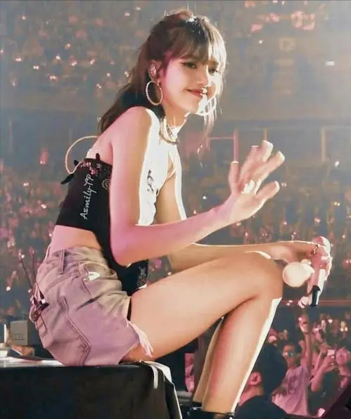 没羞没臊！顶胯扭腰抖胸舔舌头，韩国女星的大尺度舞蹈越来越多